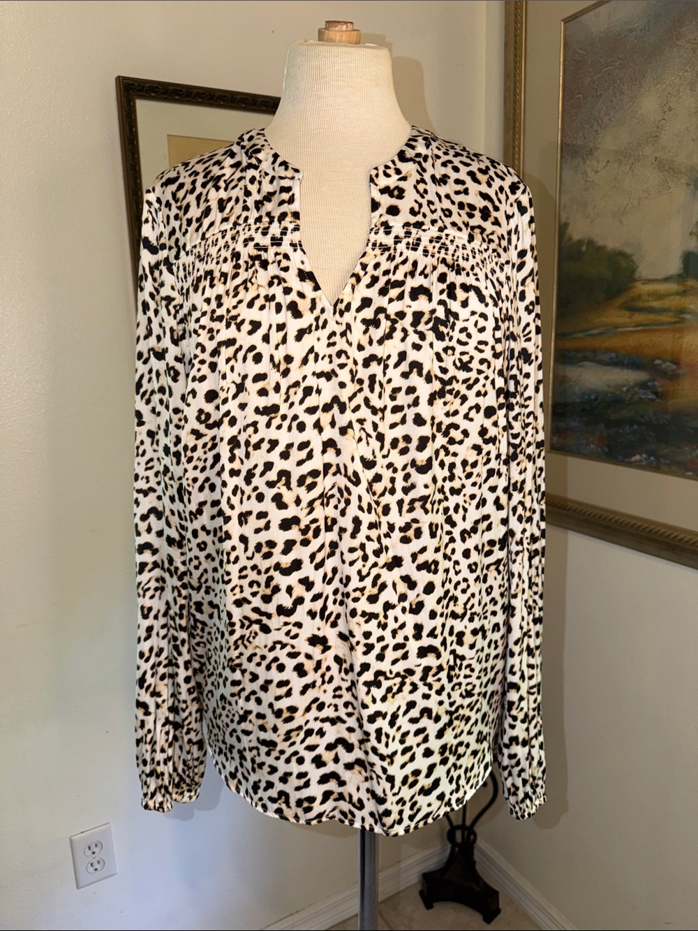 TOP - Banana Republic Leopard Print Long-Sleeve V-Neck Blouse - Cream/Black MED